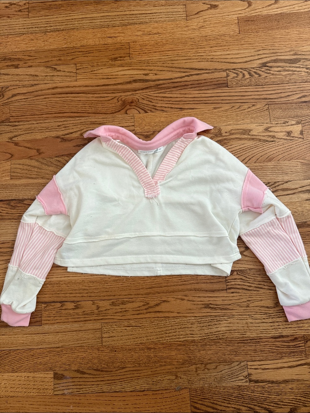 Altar’d State size XXS White & Pink V-Neck Cropped Pullover Sweater